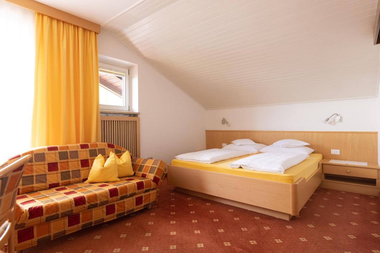 Hotel Garni Juval à Tirolo Extérieur photo