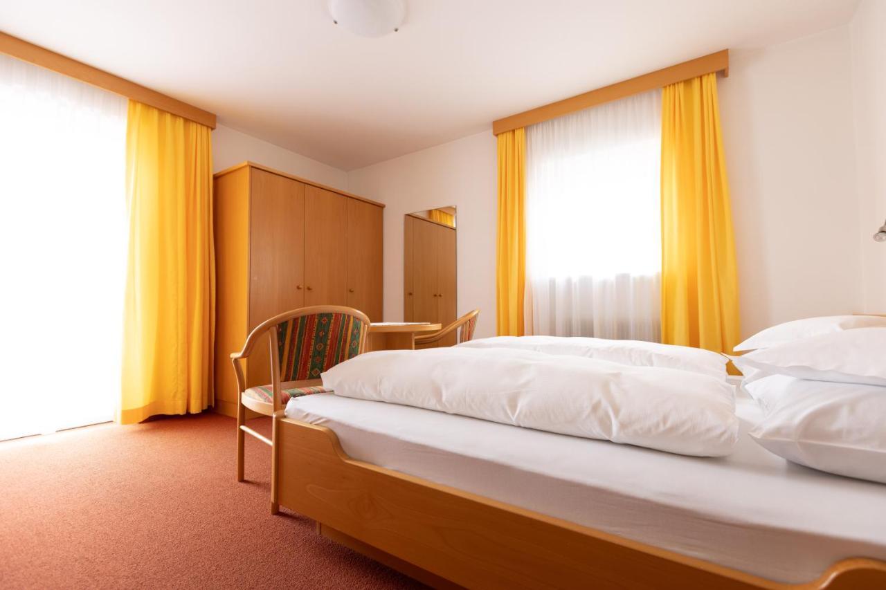 Hotel Garni Juval à Tirolo Extérieur photo