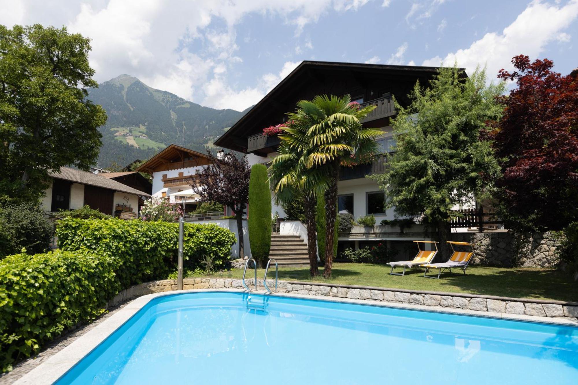 Hotel Garni Juval à Tirolo Extérieur photo